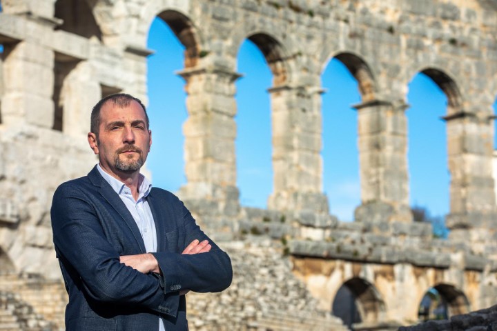 Paus od Božinovića tražio hitnu reakciju policije - Pronađite ilegalni kalašnjikov